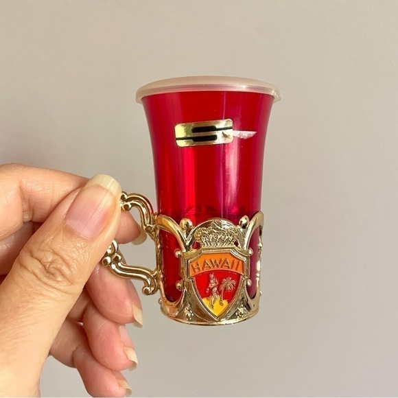 Vintage Hawaii Red Blue Plastic Salt & Pepper Shakers - made in Japan 🇯🇵 - Picture 2 of 11